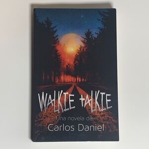 Walkie Talkie (Spanish Edition): Una Novela de Carlos Daniel